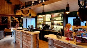 Bar (on property) - ZEcamping 3* toboggans chiens acceptés mobil-home 35m2 6 pers (Chézery-Forens)
