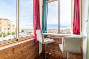 Interior - Apartment 'Vue Mer' with Sea View and Private Terrace (Saint Pierre la Mer)