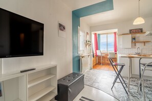 Interior - Apartment 'Vue Mer' with Sea View and Private Terrace (Saint Pierre la Mer)