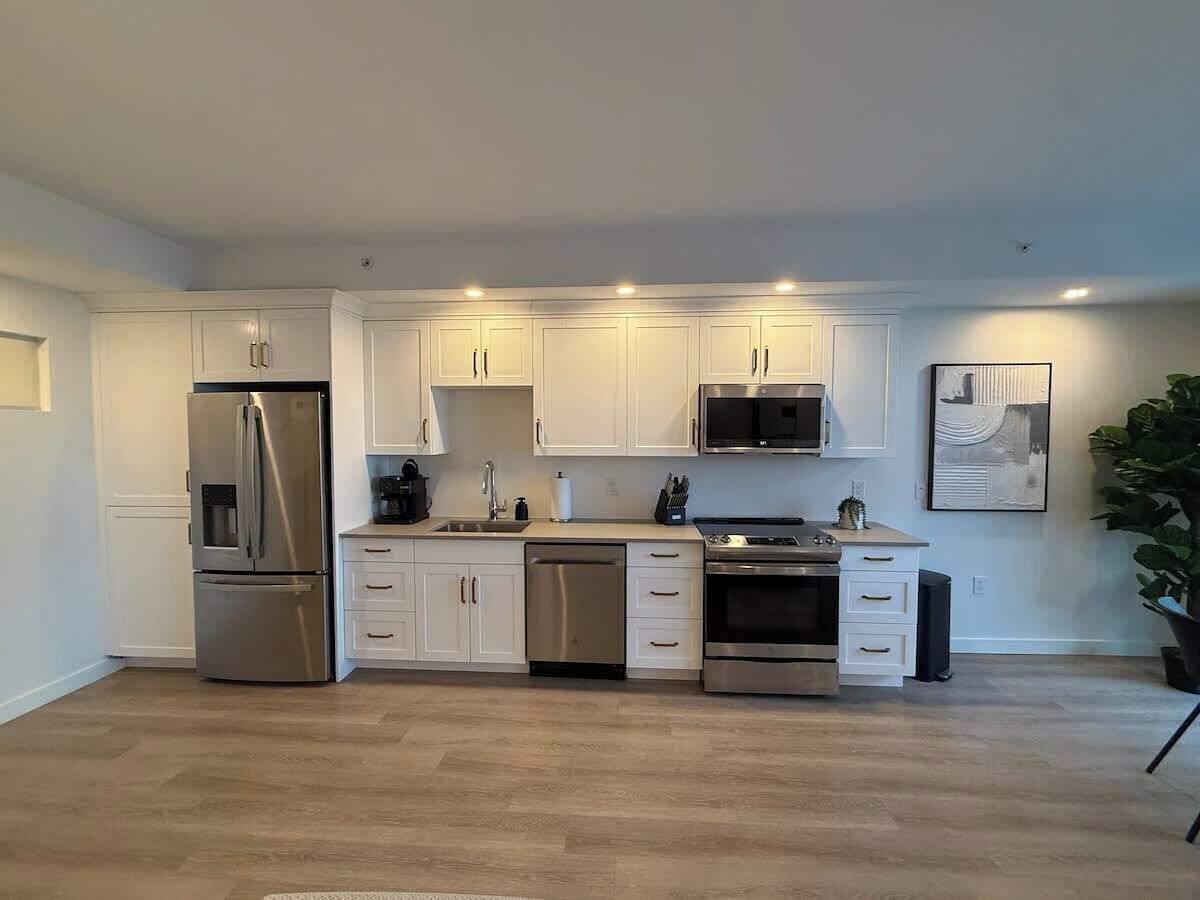 冰箱、微波炉、烤箱、炉灶