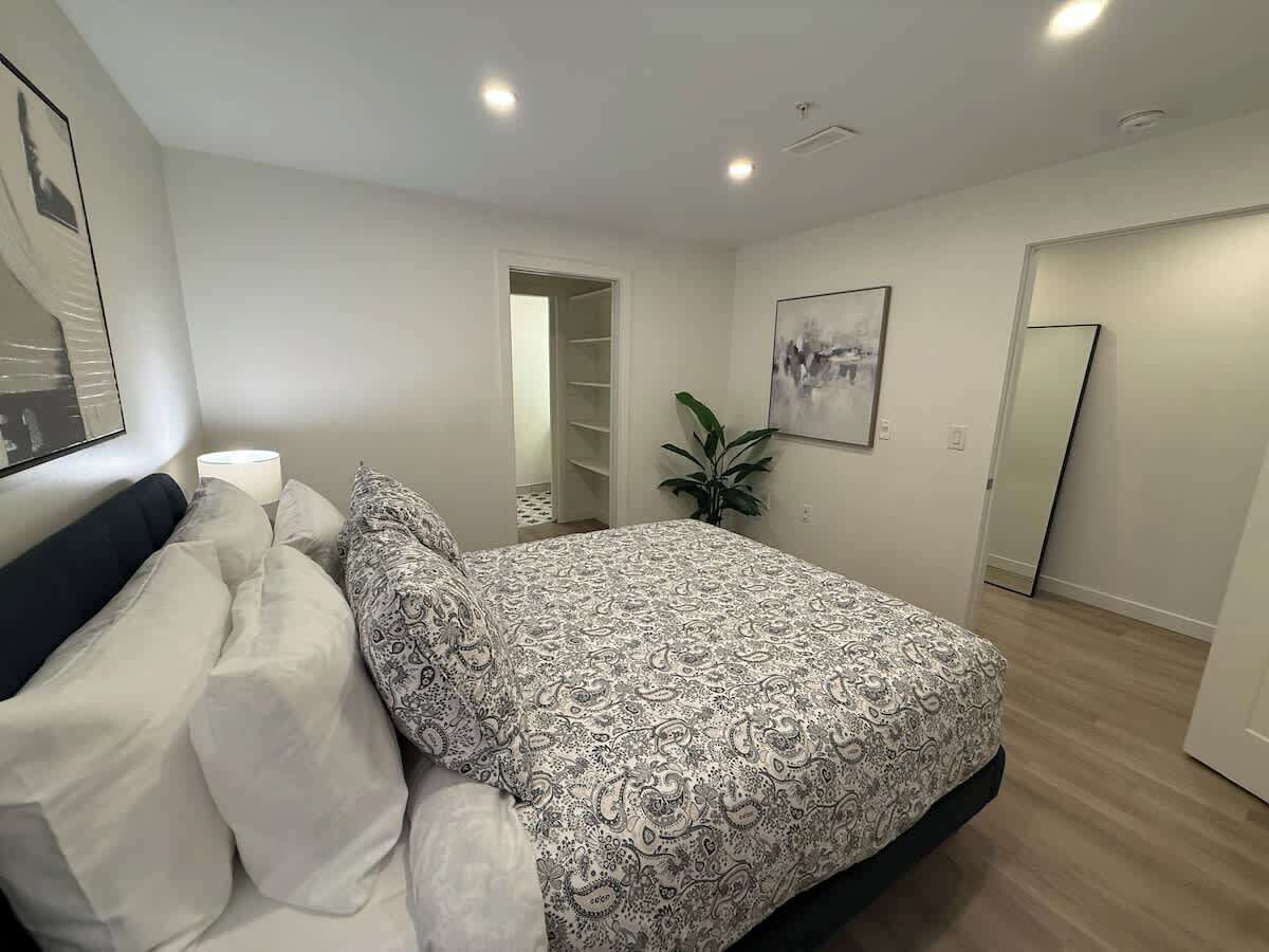 Strykjärn/strykbräda, wi-fi och sängkläder