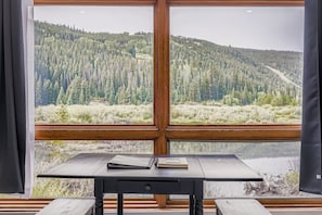 Dining - Stunning Water & Mountain Views – Walk to Gondola! (Keystone)