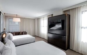 Room - Premium Comfort in Historic Downtown Location – Perfect for Explorers - 3 Units (Des Moines)