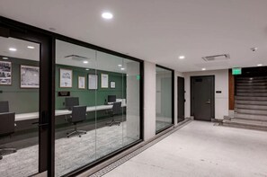 Business center - 4 Downtown Escapes Walking Distance to Civic Center and Iowa Events Center (Des Moines)