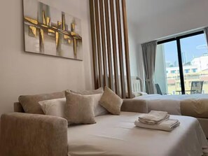 Estudio Confort, 1 cama Queen size y sofá cama, balcón | Wifi gratis 