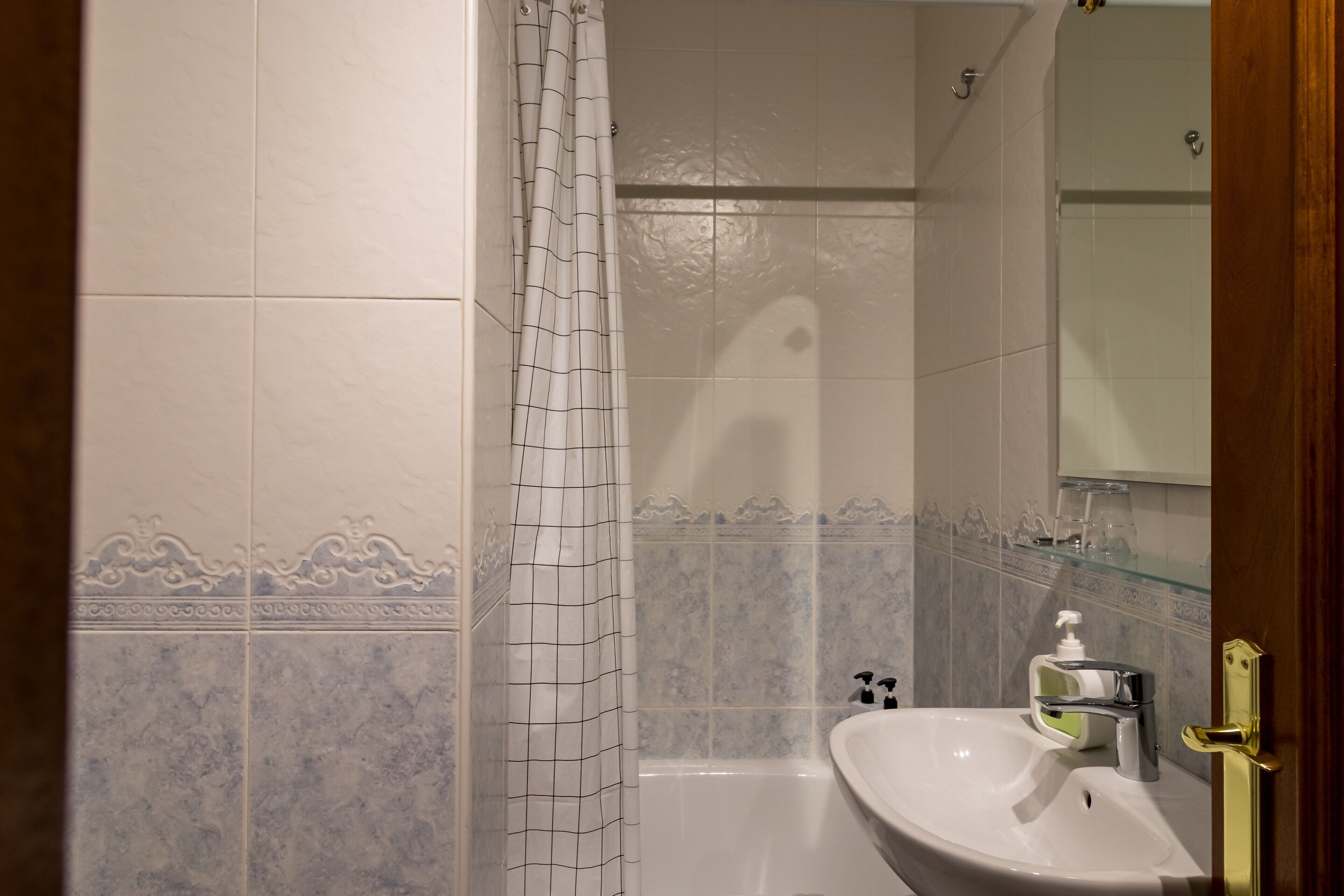 Een douche, handdoeken