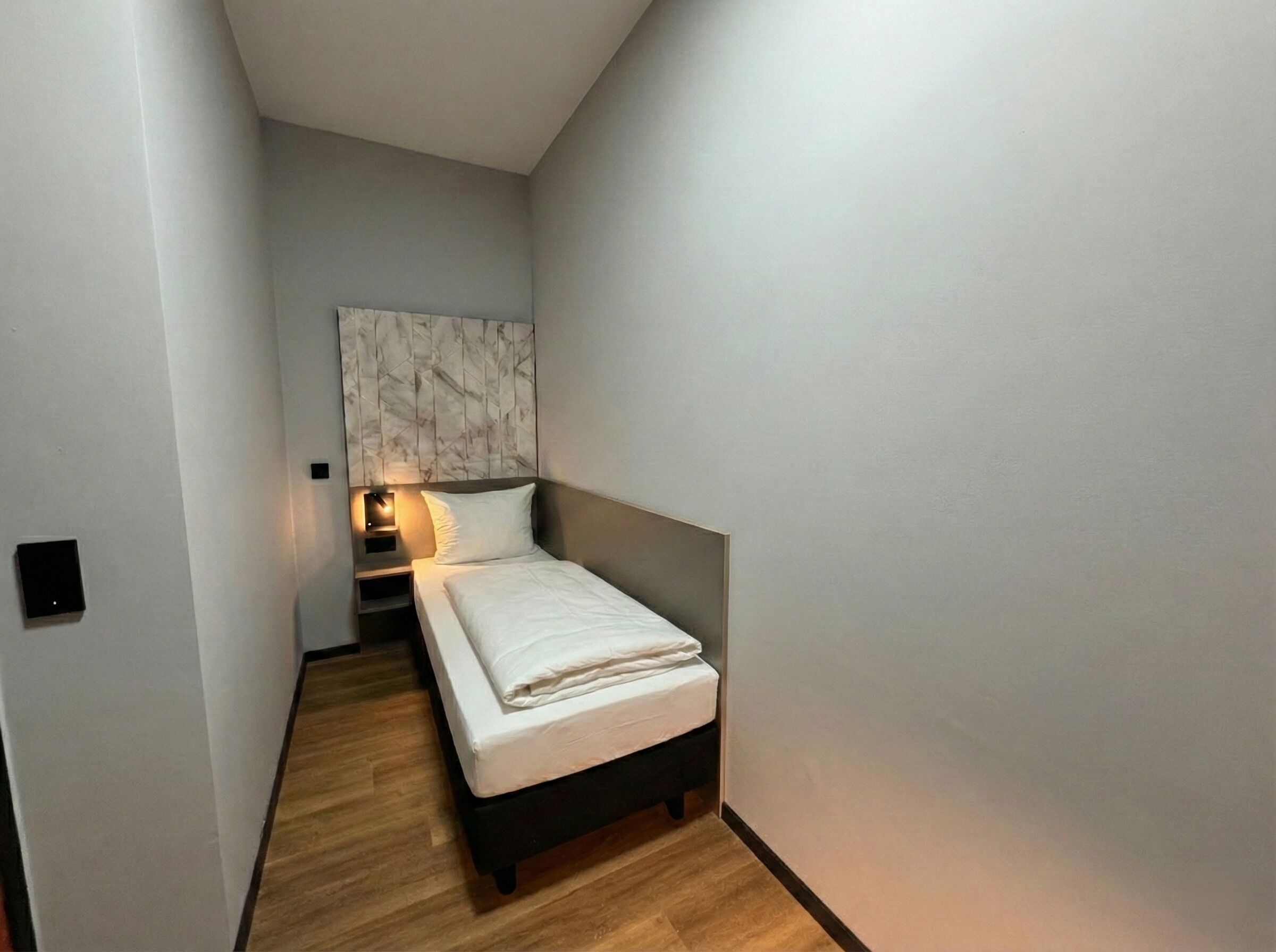 Basic-enkeltværelse - fælles badeværelse - byudsigt | Skrivebord, gratis Wi-Fi