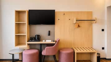 Desk, free WiFi