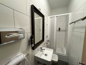 Suihku, pyyhkeet, saippua, sampoo