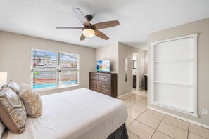 3 bedrooms, desk, iron/ironing board, travel crib