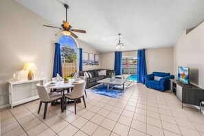 Smart TV, offices - BBQ, Pool Days and Disney Nearby! (Kissimmee)