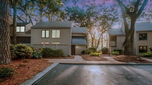 Exterior - Heritage Hideaway ~ Sea Pines renovated dog-friendly condo (Hilton Head Island)