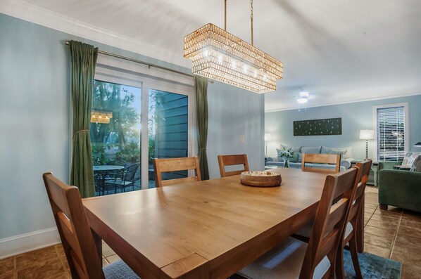 Dining - Heritage Hideaway ~ Sea Pines renovated dog-friendly condo (Hilton Head Island)