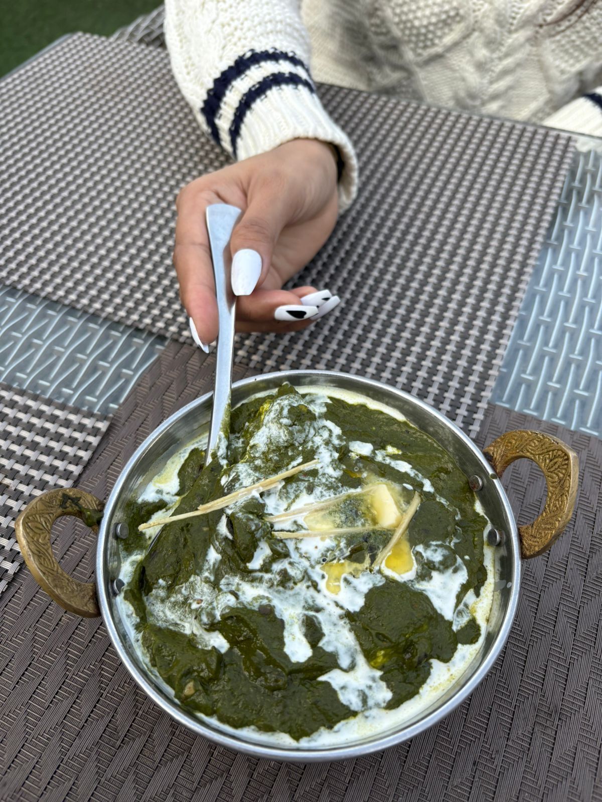 Daily buffet breakfast (USD 300 per person)