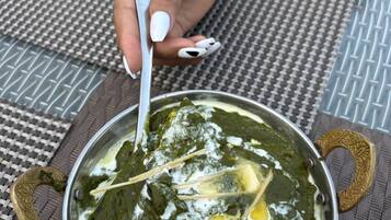 Daily buffet breakfast (USD 300 per person)