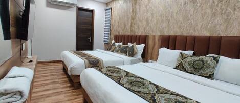 مكتب وتجهيزات عازلة للصوت وواي فاي مجانًا