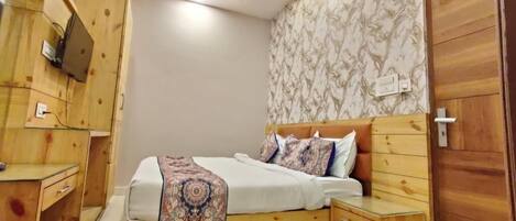 Chambre supĂ©rieure | Bureau, systĂšme dâinsonorisation, accĂšs au Wi-Fi (inclus)