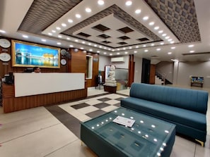 Lobby sitting area - Hotel Golden Heaven Inn Amritsar (Amritsar)