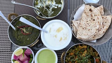 Daily buffet breakfast (USD 300 per person)