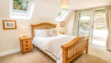 2 bedrooms, individually decorated, individually furnished, free WiFi