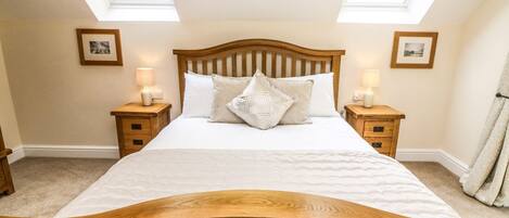 2 عدّة غرف نوم وبديكورات فريدة لكل غرفة وطراز فريد لكل وحدة