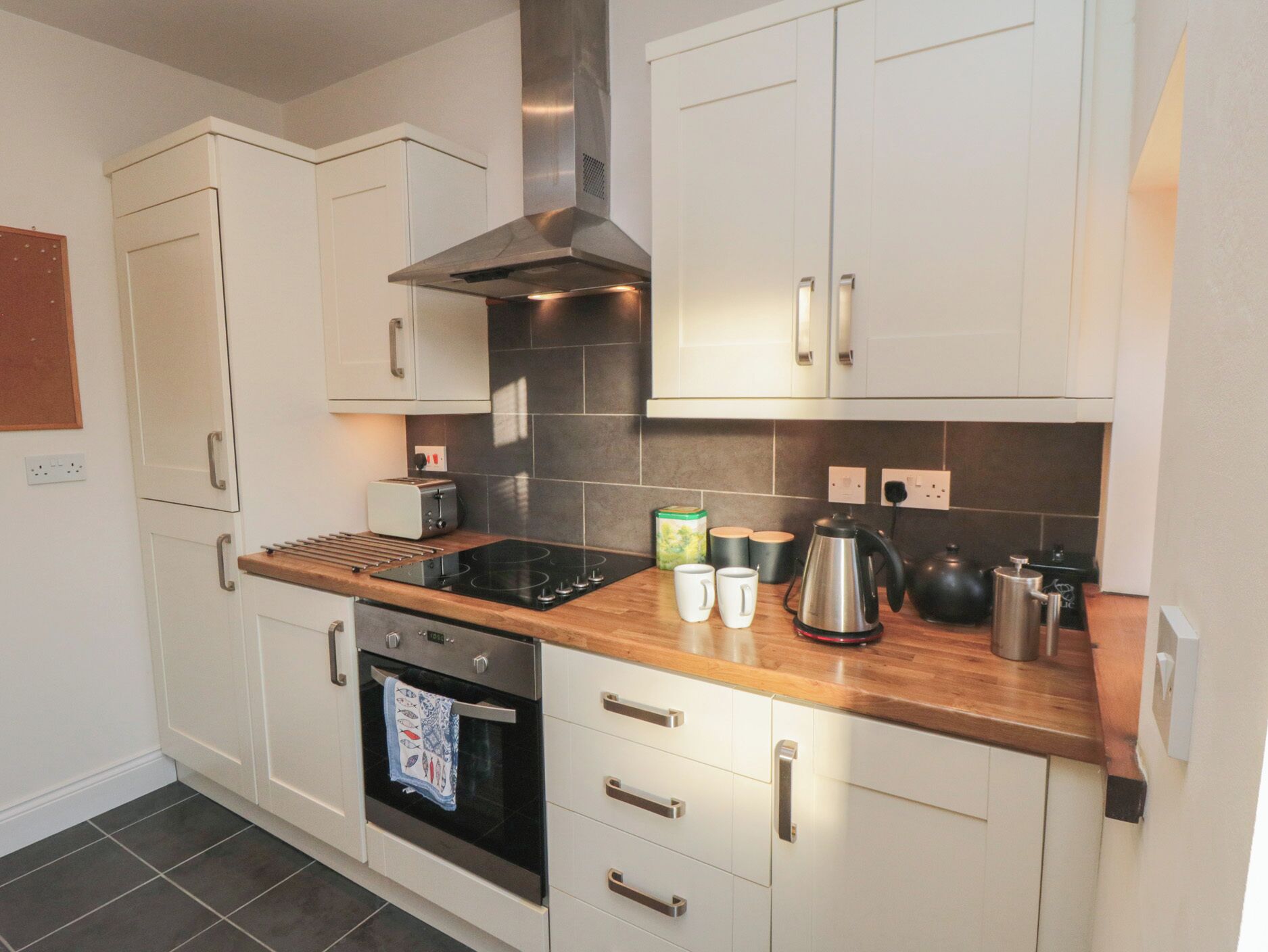 Dishwasher, cookware/dishes/utensils