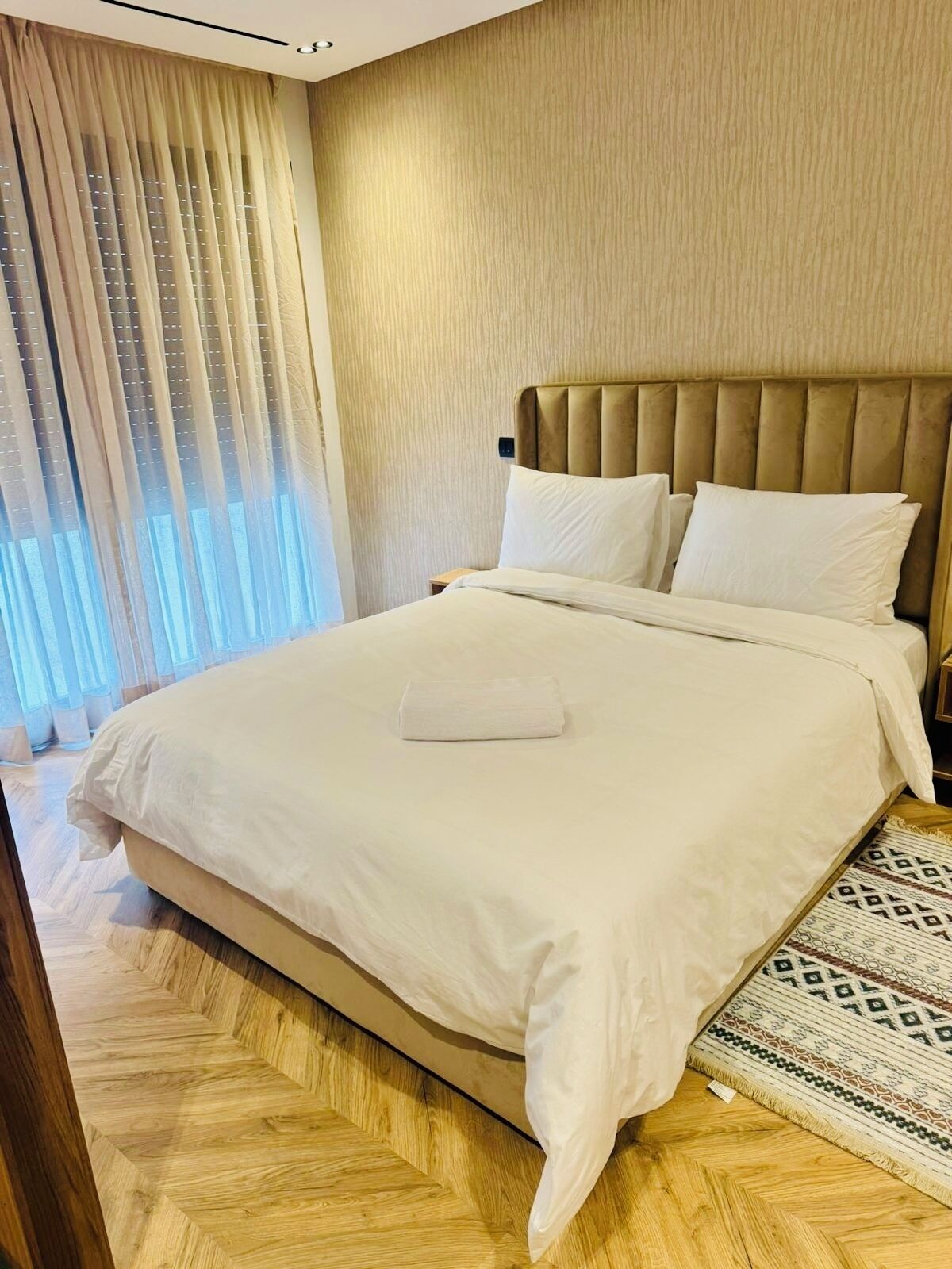 Iron/ironing board, Internet, bed sheets