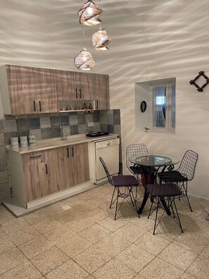 Double or Twin Room, Patio, Mountainside | In-room dining - Saygın Çiftliği (tire belevi)