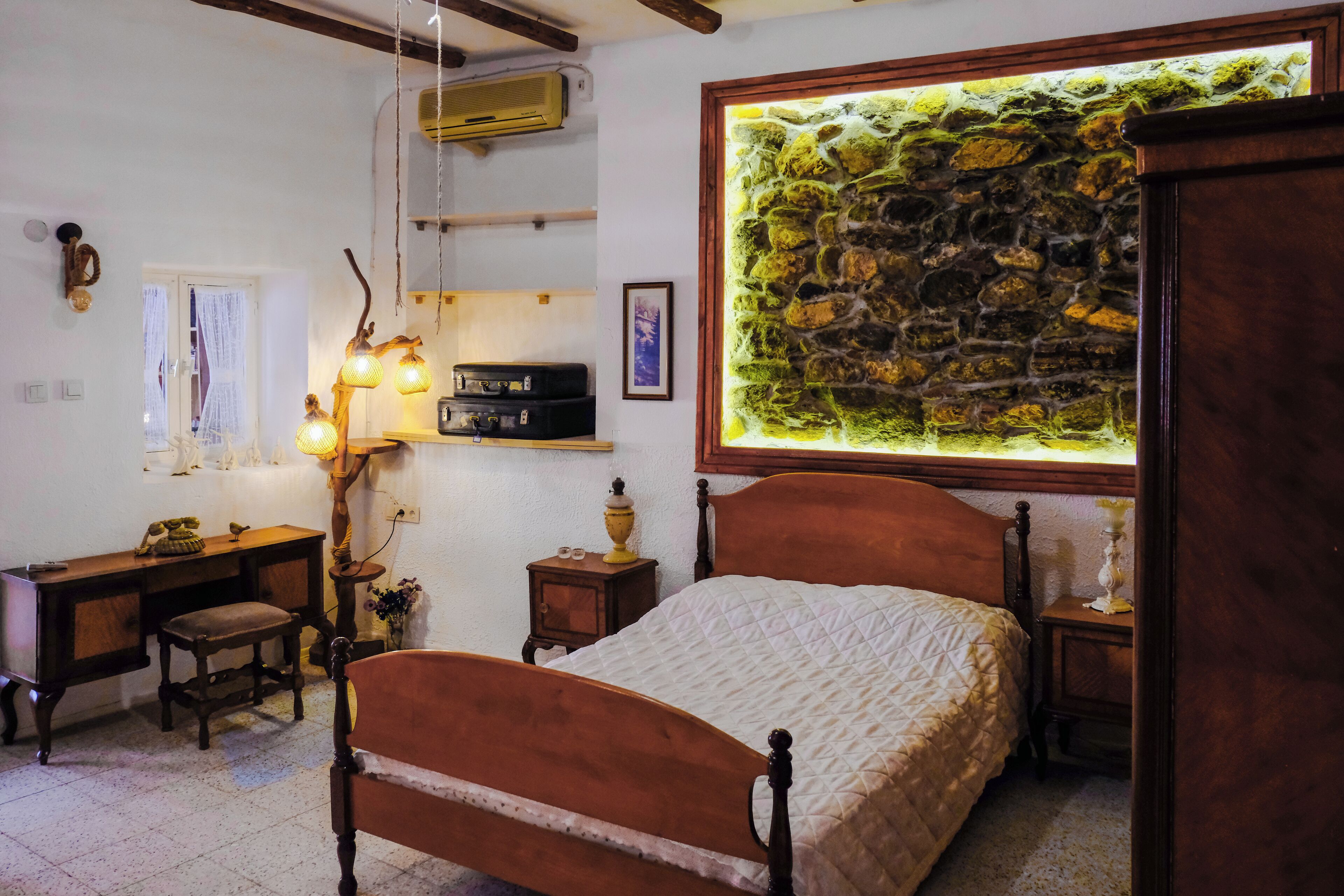 Double or Twin Room, Patio, Mountainside | Desk