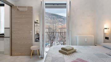 1 dormitorio, tabla de planchar con plancha, wifi y ropa de cama