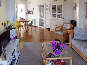 TV - Les Gavines - Two Bedroom Apartment, Sleeps 4 (L'Escala)