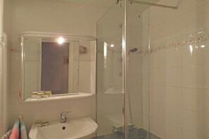 Douche, sèche-cheveux