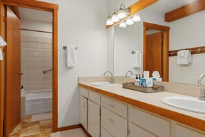 Hair dryer, towels - Outpost: Sagebrush 1312 - Aspens Location! (Wilson)