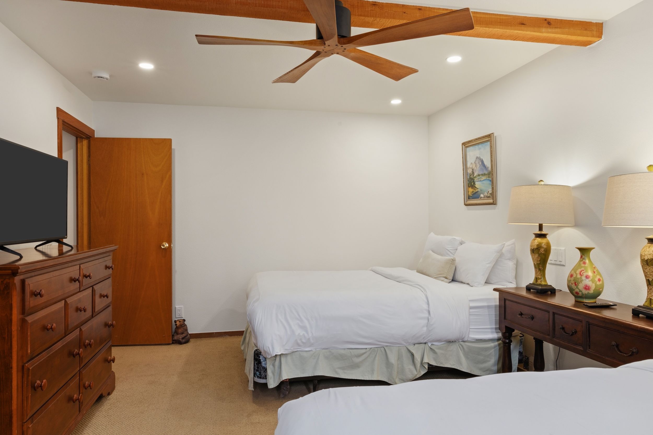 2 habitaciones, tabla de planchar con plancha, wifi y ropa de cama 