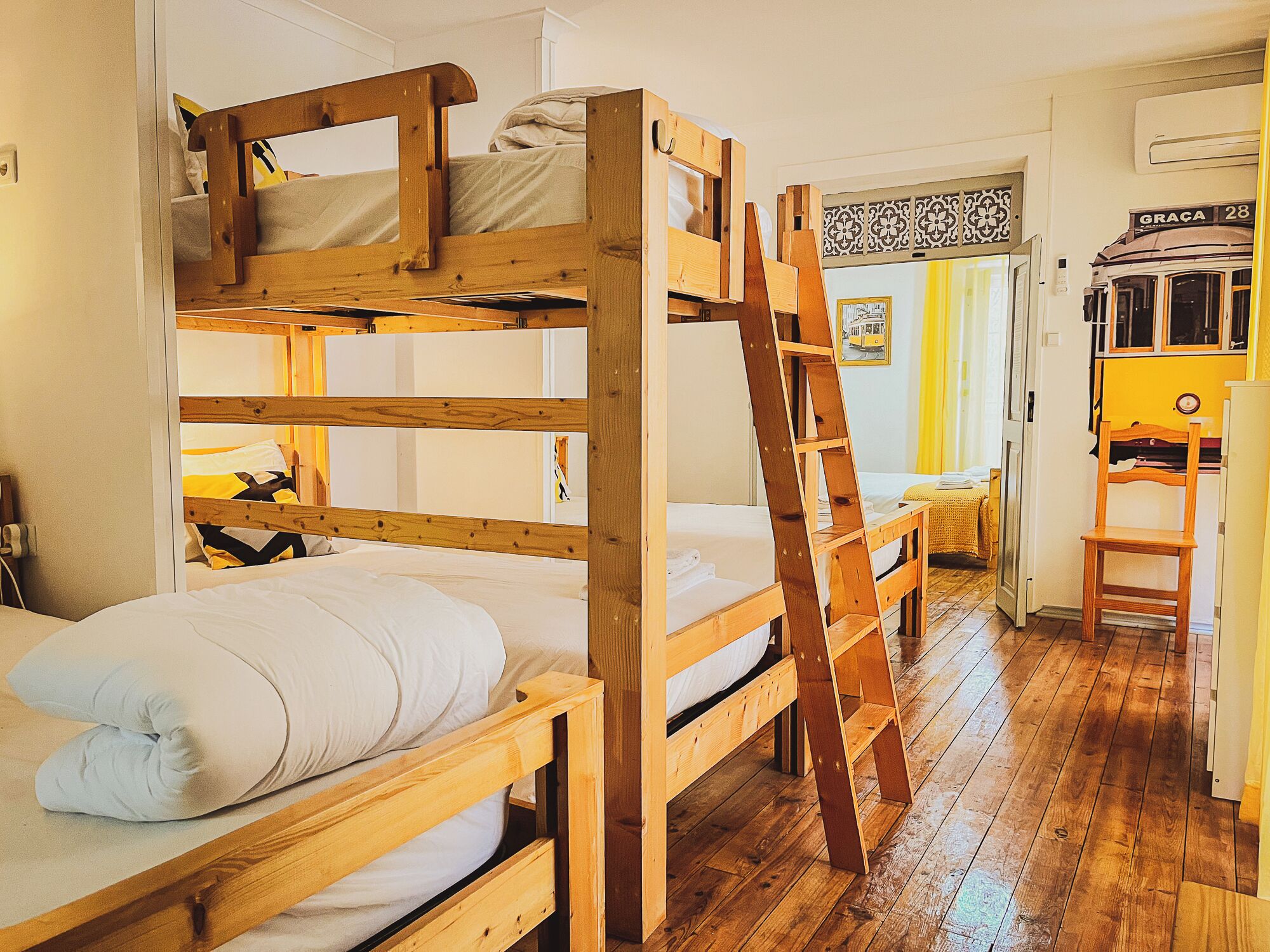 Tabla de planchar con plancha y wifi gratis 