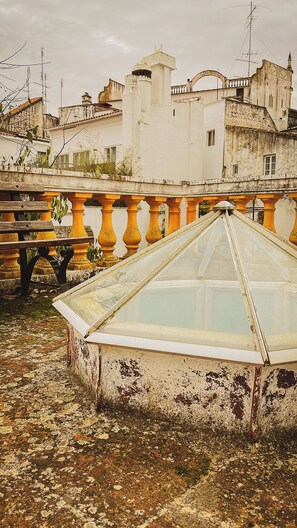 Familierom, byutsikt | Terrasse/patio