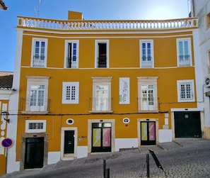 Front of property - Very Typical - Alojamento Local (Elvas)