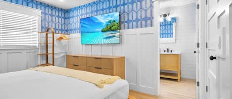 Premium-suite | Badeværelse | Bruser, gratis toiletartikler, hårtørrer, hjemmesko