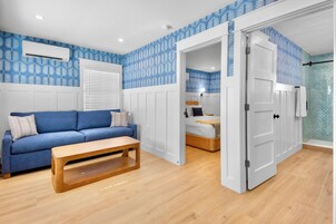 Premium Suite | Premium bedding, down comforters, pillowtop beds, iron/ironing board