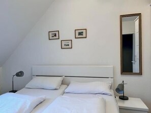 1 bedroom, free WiFi, bed sheets - " Vacation apartment Barz " (Wittdün)