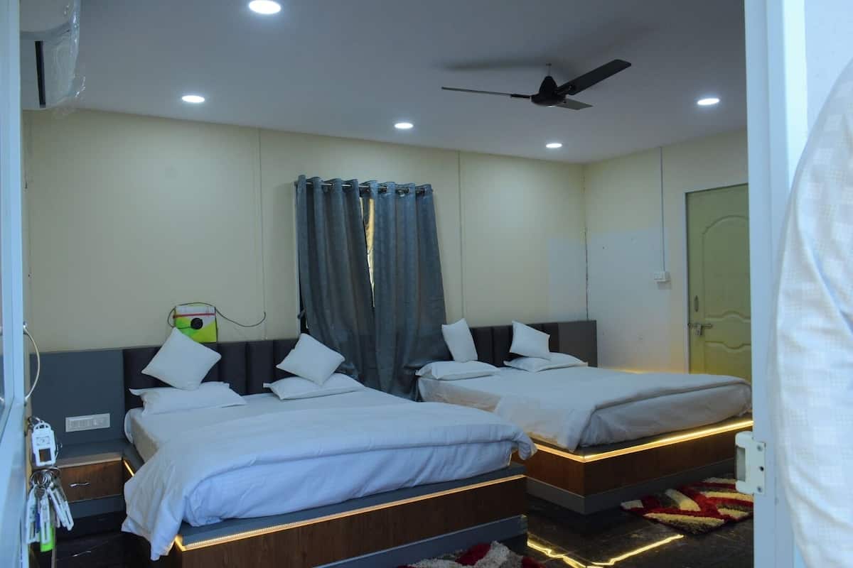 Deluxe Quadruple Room | Free WiFi