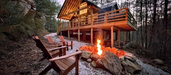 Hummingbird Hollow | Private Forest Retreat