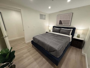 Iron/ironing board, WiFi, bed sheets - Halifax Waterfront 2 BR and 1 Bath with 6 appliances (Halifax)