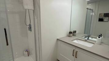 Chuveiro, secador de cabelo