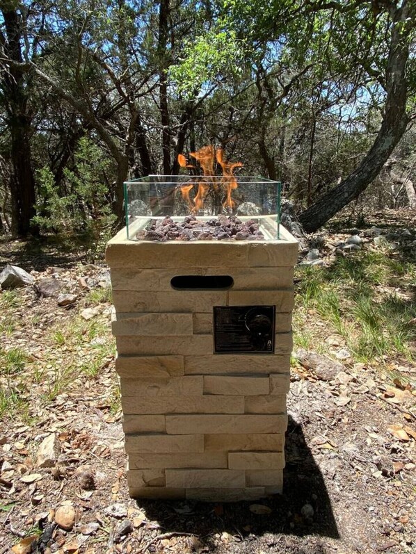 Property grounds - Oak Crest Haus between New Braunfels & Canyon Lake (New Braunfels)