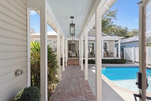 Lämmitetty uima-allas