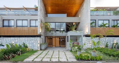 House w/ Pool and Barbecue Grill Sgt0000