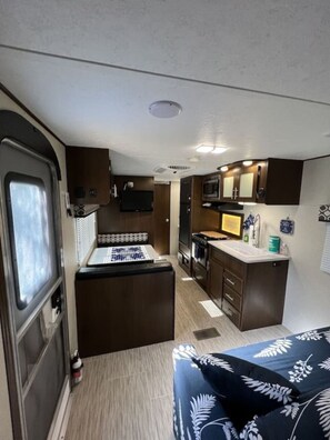 Skrivebord, strygejern/strygebræt, Wi-Fi, sengetøj