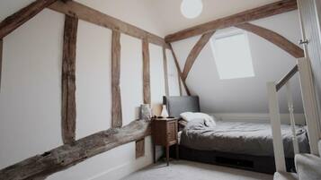 3 bedrooms, iron/ironing board, travel cot, Internet