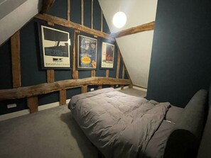 Strykejern/-brett, reiseseng for barn, internettilgang og sengetøy